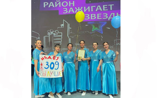 Район зажигает звезды Район зажигает звезды.